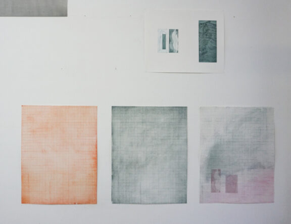 <p><em>Fumigènes</em>, gravures, 50x60cm chaque</p>
